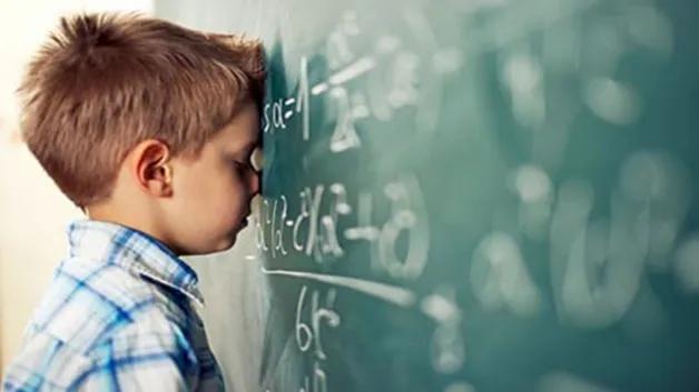 شکل 5:کودکی که از اختلال ریاضی (دیسکلکولیا) رنج می برد در بخاطرسپاری، و سازمان دهی اعداد، انجام عملیات ریاضی و یا
                                                                                                                                                    اجرای قوانین مشکل دارد.